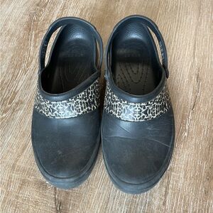 CROCS Womens Mercy Professional slip-on clogs in leopard size 8